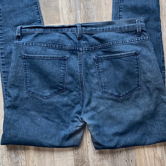 Forever 21 Skinny Jeans. Size 30 - Picture 3 of 4